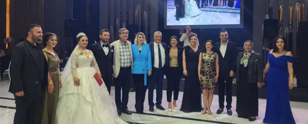 Gaziantep Bu Düğünü Konuşuyor! Muhteşem Düğüne Gaziantep Siyaset Ve İş Dünyası Akın Etti! 1